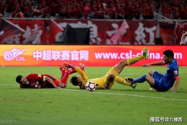 留美1年变壮了！中国男篮19岁2米06新星蜕变：效力NCAA名校，化身魔鬼筋肉人